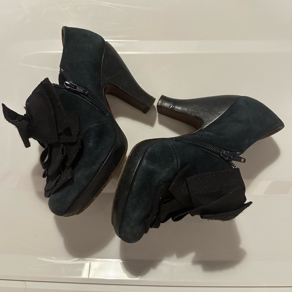 Chie Mihara Navy Blue Suede and Leather Heels with Bow Detail Size 36 1/2 - Picture 3 of 16